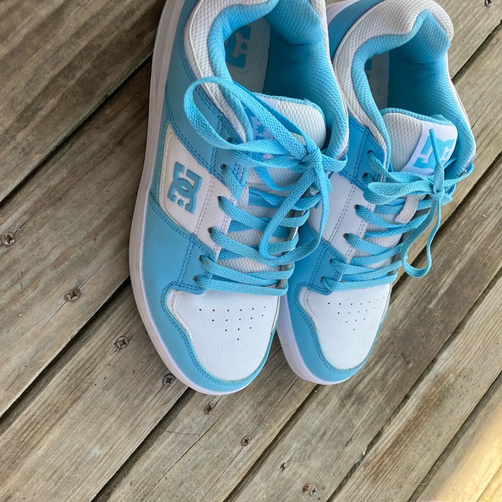 DC Shoes Cure White/Carolina Blue Men’s size 8